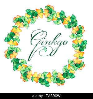 Cadre rond jaune et vert de feuilles de ginkgo biloba. Aquarelle Banque D'Images