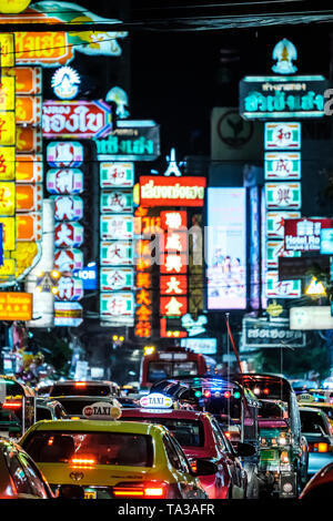 Les néons lumineux de Chinatown, Bangkok, Thaïlande Banque D'Images