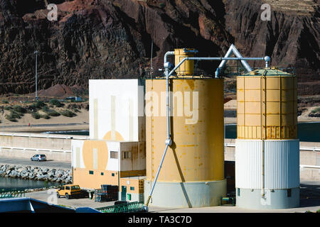 Usine de ciment sur l'île de Porto Santo au Portugal Banque D'Images