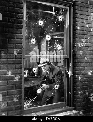 Paul Muni comme Tony Camonte SCARFACE de Howard Hawks directeur 1932 roman Armitage Trail écran story Ben Hecht producteur Howard Hughes Le Caddo Company / United Artists Banque D'Images