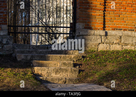 Escaliers au guichet de l'hôtel particulier de clôture en brique Banque D'Images