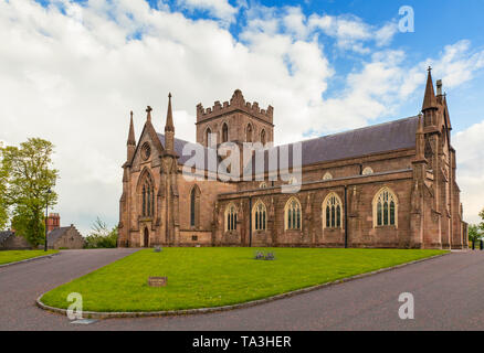 Le côté nord de la Cathédrale St Patrick dans la ville d'Armagh, County Armagh, Ulster (Irlande du Nord) est le siège de l'archevêque d'Armagh dans le Banque D'Images