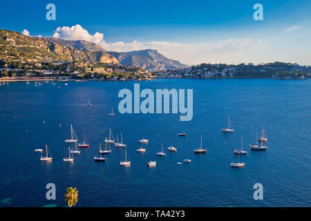 Villefranche sur mer azur idyllique baie et le Cap Ferrat vue, Alpes-Maritimes Région de France Banque D'Images