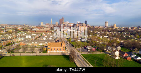 Vue aérienne du lac Érié près du centre-ville de la ville de Cleveland (Ohio) Banque D'Images