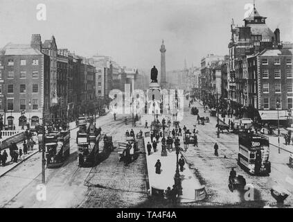 Avis de Sackville Street (maintenant : O'Connell Street) dans la ville irlandaise de Dublin avant le déclenchement de l'insurrection irlandaise de Pâques (en hausse). Banque D'Images