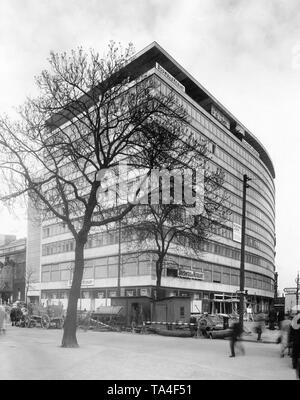 L'immeuble commercial Columbushaus à Potsdamer Platz à Berlin. L'architecte du bâtiment a été Erich Mendelsohn. En 1932, une boutique a été loué à l'American department store Woolworth. L'office de tourisme et shopping building a été le premier dans le pays à disposer d'un système de ventilation artificielle. À la suite du soulèvement populaire le 17 juin 1953, le bâtiment a été incendié. Banque D'Images