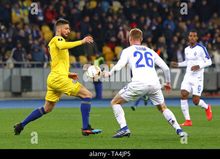 Kiev, UKRAINE - 14 mars 2019 : l'UEFA Europa League match FC Dynamo Kyiv v Chelsea à NSC Olimpiyskyi stadium de Kiev. Olivier Giroud de Chelsea (L) et Banque D'Images