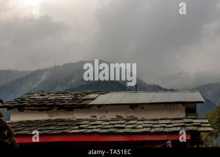 Les couches du foggy mountains en Inde - Banque D'Images