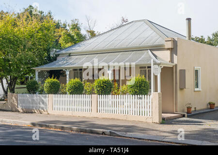 La Tasmanie, Australie - le 4 mars 2019 : Avendon Cottage dans Russell Street, dans la ville historique de Evandale, Tasmanie, Australie. Banque D'Images