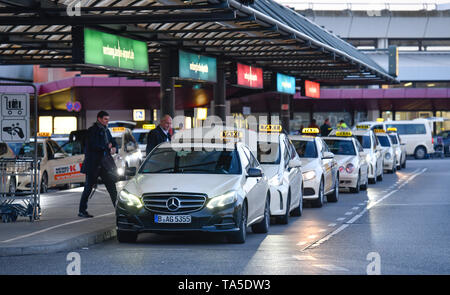 L'aéroport de Tegel, Taxis, village, Reinicken, Berlin, Allemagne, Flughafen, Reinickendorf, Deutschland Banque D'Images