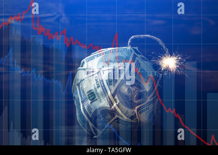 L'argent comme de la dynamite, bombe de centaines de dollars avec une mèche brûlant avec des tableaux sur fond bleu. En attente de l'explosion de marchés d'investissements Banque D'Images