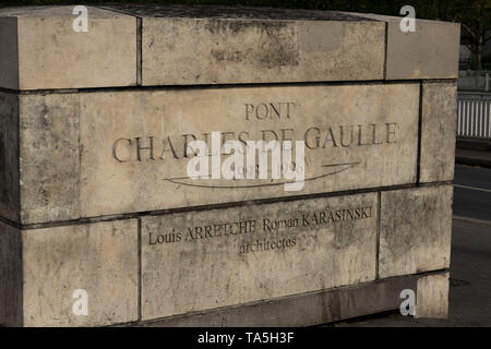 Le Pont Charles-de-Gaulle (Charles-de-Gaulle) est un pont en béton armé pont enjambant le fleuve Seine, dans la partie est de Pa Banque D'Images