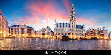 Bruxelles - panorama de la Grand place au lever du soleil, Belgique Banque D'Images