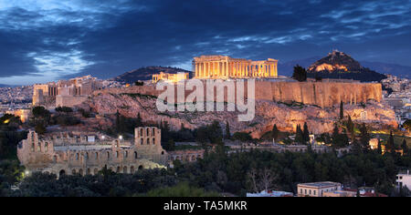 La colline de l'Acropole - temple du Parthénon à Athènes la nuit, Grèce Banque D'Images