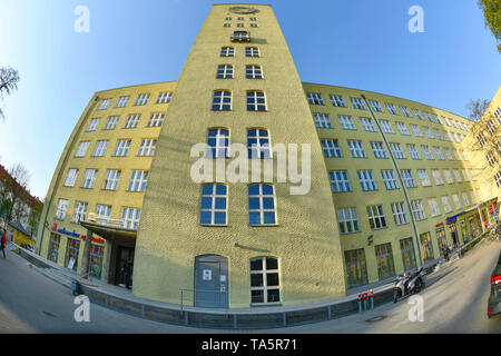 Watch Tower, Carossa hébergement, ancien terminal de l'aviation, le travail de terrain Streitstrasse Crochet crochet LGW, champ, Spandau, Berlin, Allemagne, Uhrenturm, Caross Banque D'Images