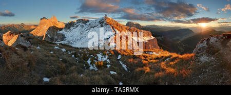 Panorama des Dolomites au coucher du soleil Banque D'Images