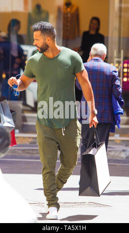 Rome, l'acteur britannique Ricky Whittle, promenades dans les rues de la capitale. Banque D'Images