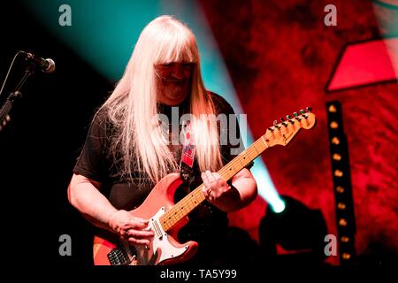 Berlin, Deutschland. 21 mai, 2019. 21.05.2019, le guitariste rock britannique et co-fondateur de la glam rock The Sweet Andy Scott en direct sur la scène du ENCORE LE ROCK TOUR 2019 dans la Columbiahalle à Berlin. Utilisation dans le monde entier | Credit : dpa/Alamy Live News Banque D'Images