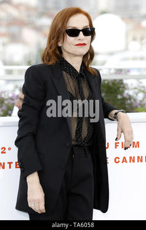 Cannes, France. 21 mai, 2019. Isabelle Huppert au 'Frankie' photocall pendant le 72e Festival du Film de Cannes au Palais des Festivals le 21 mai 2019 à Cannes, France | worldwide Credit : dpa/Alamy Live News Banque D'Images