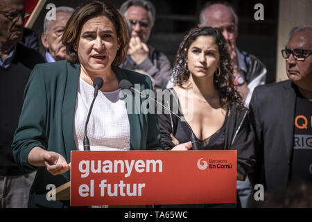 Barcelone, Catalogne, Espagne. 22 mai, 2019. L'actuel maire de Barcelone, Ada Colau est vue générale lors de la présentation du manifeste Quatre anys plus d'informations à partir de Barcelone.150 personnalités de différents domaines, de la culture, de l'université, la magistrature, les mouvements sociaux, ont signé le manifeste soutenant la candidature de l'actuel maire de Barcelone Ada Colau intitulé Quatre Anys plus d par crédit de Barcelone : Paco Freire SOPA/Images/ZUMA/Alamy Fil Live News Banque D'Images