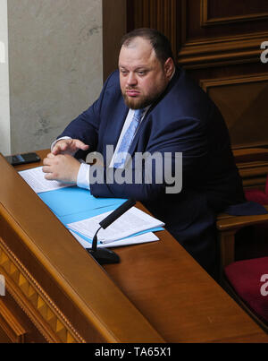 Kiev, Ukraine. 22 mai, 2019. Le représentant du Président de la Verkhovna Rada Ruslan Stefanchuk assiste à la session extraordinaire du parlement à Kiev, Ukraine, le 22 mai 2019. Des rapports établissent que le parlement ukrainien se sont réunis pour une session extraordinaire en vue de modifier la loi électorale après que le Président Zelensky a tenu des consultations avec les dirigeants du parlement et de ses factions le 21 mai 2019. Credit : Sergii Kharchenko/ZUMA/Alamy Fil Live News Banque D'Images