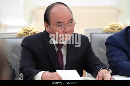 Moscou, Russie. 22 mai, 2019. Premier ministre vietnamien Nguyen Xuan Phuc au cours d'une réunion élargie avec le président russe Vladimir Poutine et les délégations au Kremlin, le 22 mai 2019 à Moscou, Russie. Credit : Planetpix/Alamy Live News Banque D'Images