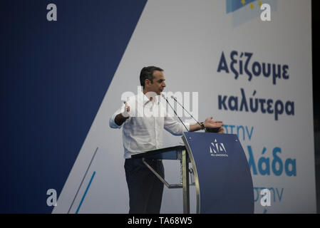 Athènes, Grèce. 22 mai 2019. KYRIAKOS MITSOTAKIS, chef du parti conservateur Nouvelle démocratie traite de partisans. Nouvelle Démocratie fans ont assisté à la partie principale du rassemblement pré-électoral à Athènes en tant que Grecs vont voter pour le Parlement européen et les municipalités le 26 mai.© Nikolas Georgiou / Alamy Live News Banque D'Images