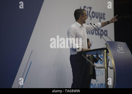 Athènes, Grèce. 22 mai, 2019. KYRIAKOS MITSOTAKIS, chef du parti conservateur Nouvelle démocratie traite de partisans. Nouvelle Démocratie fans ont assisté à la partie principale du rassemblement pré-électoral à Athènes en tant que Grecs vont voter pour le Parlement européen et les municipalités le 26 mai. Credit : Nikolas Georgiou/ZUMA/Alamy Fil Live News Banque D'Images