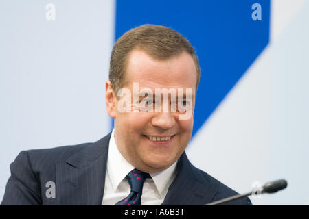 Saint Petersburg, Russie - 15 mai 2019. Le Premier ministre russe Dmitri Medvedev au cours de la session plénière du Forum juridique international de Saint-Pétersbourg. Banque D'Images