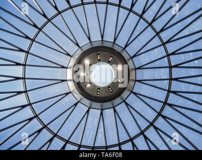 Haut détail structurel vu de l'intérieur de l'édifice, catégorie gratte-ciel Guerkin. Londres, Royaume-Uni. Banque D'Images