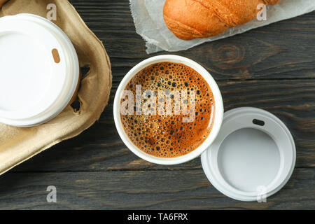 Coffee time accessoires sur une table en bois, vue du dessus et de l'espace pour le texte. Pause Banque D'Images