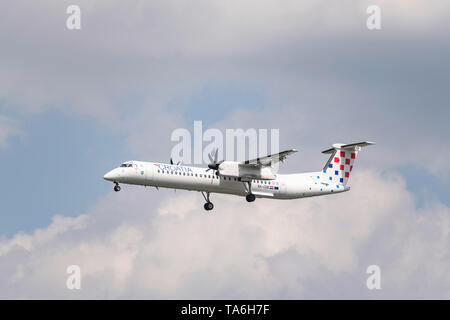 Munich, Allemagne - Mai 02. 2019 : Croatia Airlines De Havilland Canada DHC-8-402Q Dash 8 avec l'immatriculation 9A-CQB dans l'approche de la s Banque D'Images