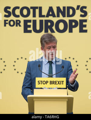 Glasgow, Royaume-Uni. 17 mai 2019. Nicola Sturgeon, Premier Ministre et chef du Parti National Écossais, lance le manifeste électoral européen du SNP dans le Barras dans l'East End de Glasgow aujourd'hui. Le SNP voulez arrêter Brexit et garder des liens avec nos voisins européens et de partenaires commerciaux. Banque D'Images