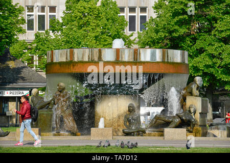 Puits d'âge, Wittenberg, lieu de beauté montagne, Berlin, Allemagne / beauty's Mountain, Lebensalter-Brunnen, Wittenbergplatz, Schoeneberg, Deutschland / Banque D'Images