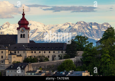 Vue de Salzbourg skyline at sunset Banque D'Images