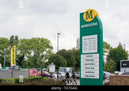 L'ouverture du magasin Morrisons et services disponibles à l'entrée de magasin Banque D'Images