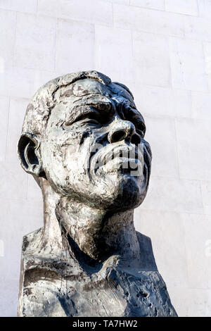 Nelson Mandela sculpture par Ian Walters en dehors de Southbank Centre, Londres, UK Banque D'Images