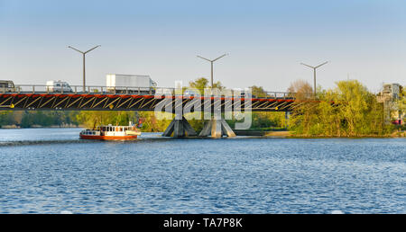 Du pont de la vieille ville d'eau, Hazel nid, Spandau, Berlin, Allemagne, Wasserstadtbrücke, Haselhorst, Deutschland Banque D'Images