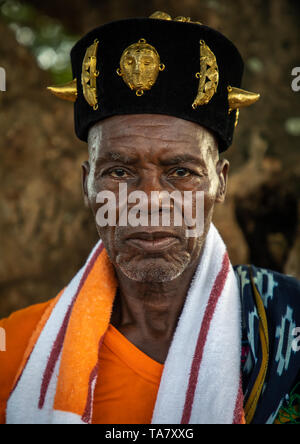 Portrait d'un chef de tribu de Baule tribe, Région des Lacs, Bomizanbo, Côte d'Ivoire Banque D'Images