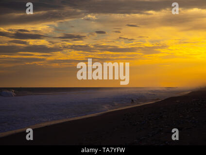 Plage au coucher du soleil, Sud-Comoé, Grand-Bassam, Côte d'Ivoire Banque D'Images