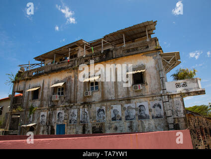 Ancien bâtiment colonial français dans le domaine du patrimoine mondial de l'UNESCO, Sud-Comoé, Grand-Bassam, Côte d'Ivoire Banque D'Images