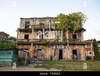 Ancien bâtiment colonial français, anciennement l'hôtel de France à l'UNESCO world heritage area, Sud-Comoé, Grand-Bassam, Côte d'Ivoire Banque D'Images