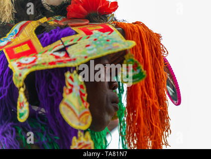 Chef de tribu au cours de la danse, du district des Savanes Ngoro, Ndara, Côte d'Ivoire Banque D'Images