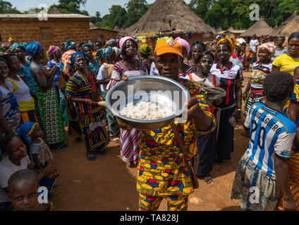 La tribu de Dan les gens célébrant la récolte de l'igname dans un village, Bafing, Godoufouma, Côte d'Ivoire Banque D'Images