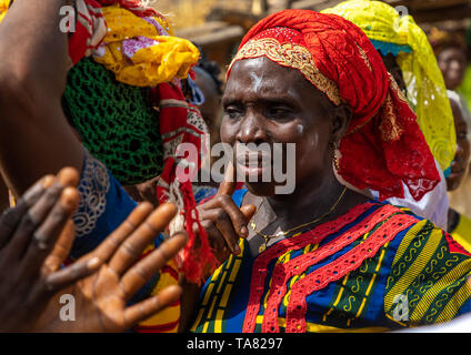 Les femmes de la tribu de Dan célébrant la récolte de l'igname dans un village, Bafing, Godoufouma, Côte d'Ivoire Banque D'Images