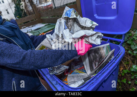 La tonne de déchets de papier, Berlin, Allemagne, Deutschland, Altpapierton Banque D'Images