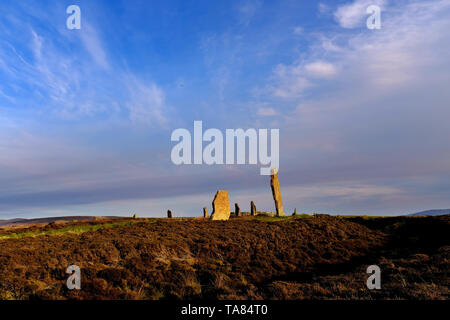 Orkney Islands, Mainland, les menhirs néolithiques de l'anneau de Shetlands au coucher du soleil l'Écosse 8 mai - 19 mai. Voyage à travers l'Écosse Foto Samantha Z Banque D'Images