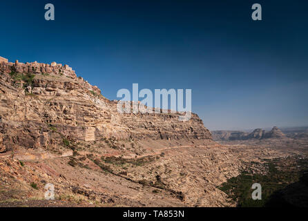 Kawkaban architecture traditionnelle ancienne village perché dans les montagnes du Yémen haraz Banque D'Images