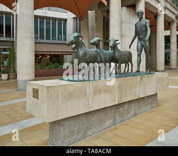 PATERNOSTER OU BERGER ET SES MOUTONS SCULPTURE PAR ELISABETH FRINK À PATERNOSTER SQUARE LONDRES Banque D'Images