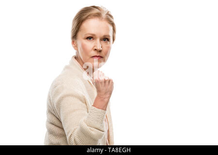 Femme d'âge moyen en colère avec poing serré Isolated On White Banque D'Images